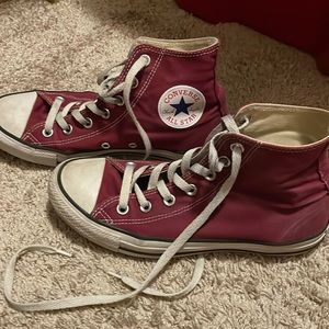 Cute Maroon Converse Woman’s size 8